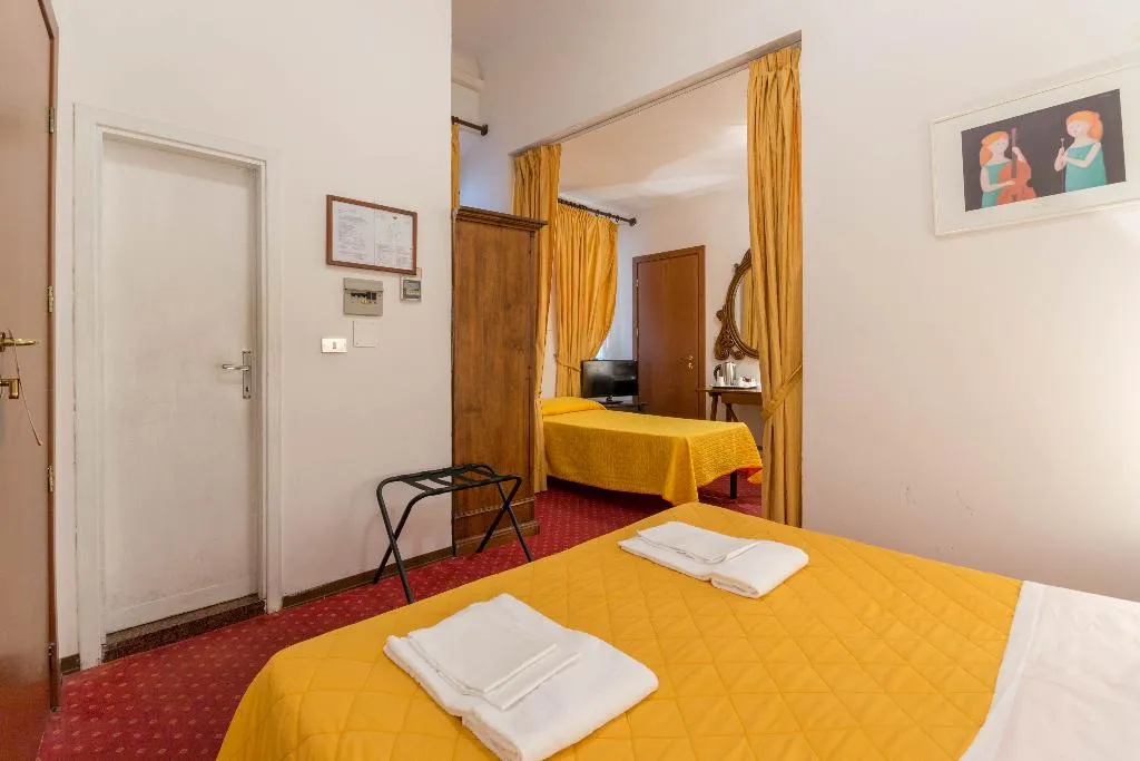 QUADRUPLE CLASSIC Room, Hotel Rex, Florence