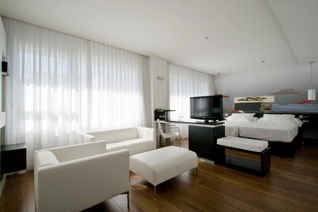 QUADRUPLE STANDARD Room, Axor Barajas, Madrid