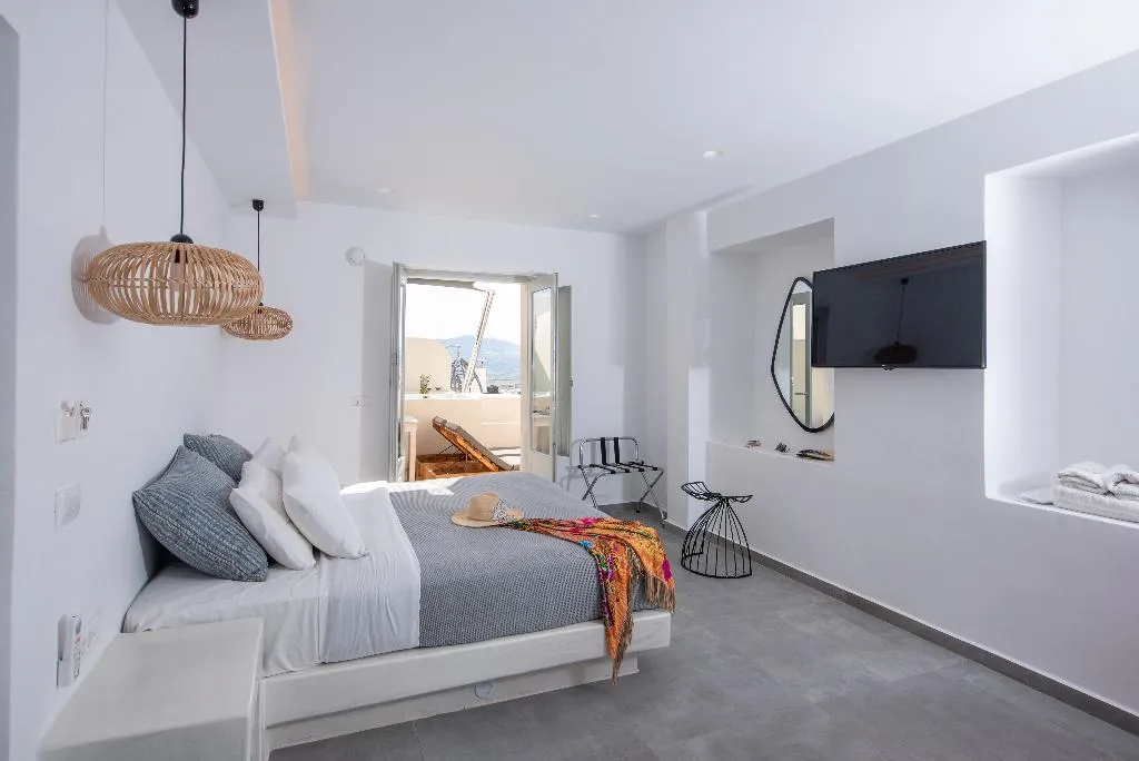 SUITE WITH VIEWS Room, Caldera Cliff Illusion Suites, Santorini