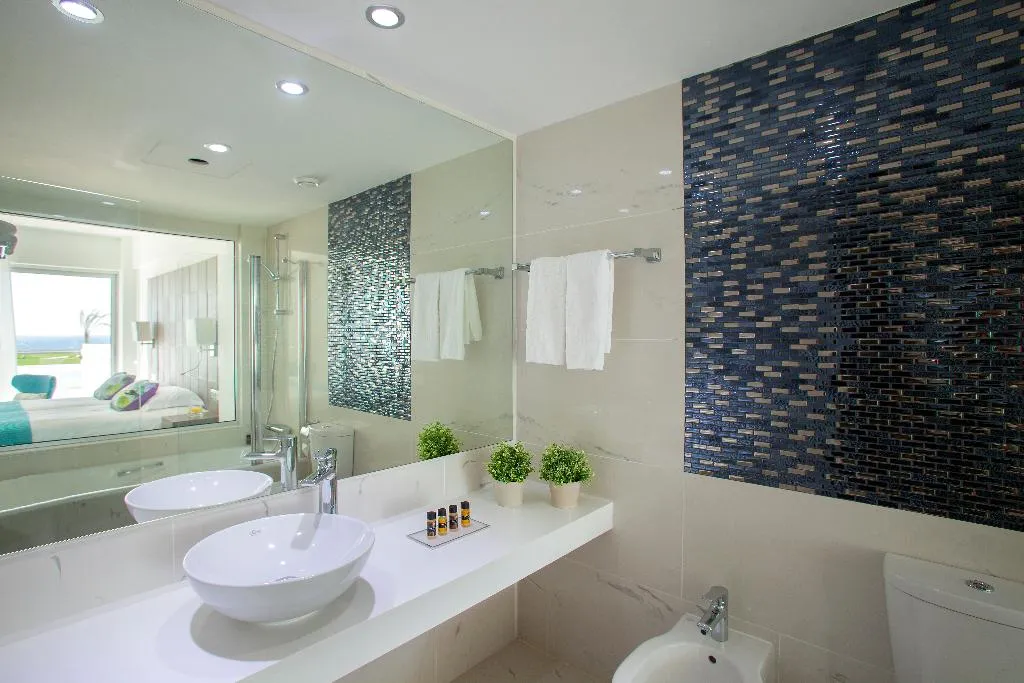 DOUBLE SEA VIEW Room, King Evelthon Beach Hotel & Resort, Cyprus