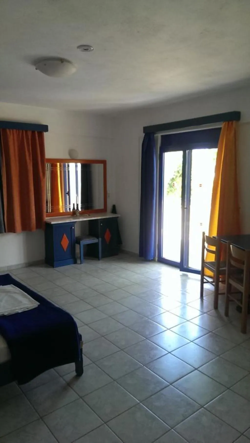 Room, Leonidas Studios & Apartments, Crete
