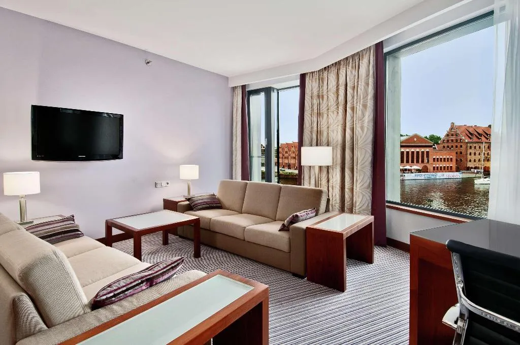 SUITE KING SIZE BED Room, Hilton Gdansk, Gdansk