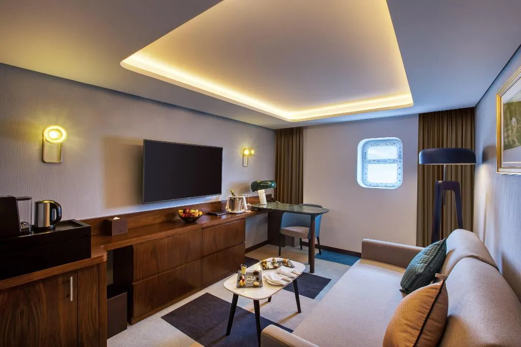 Room, Queen Elizabeth 2, Dubai