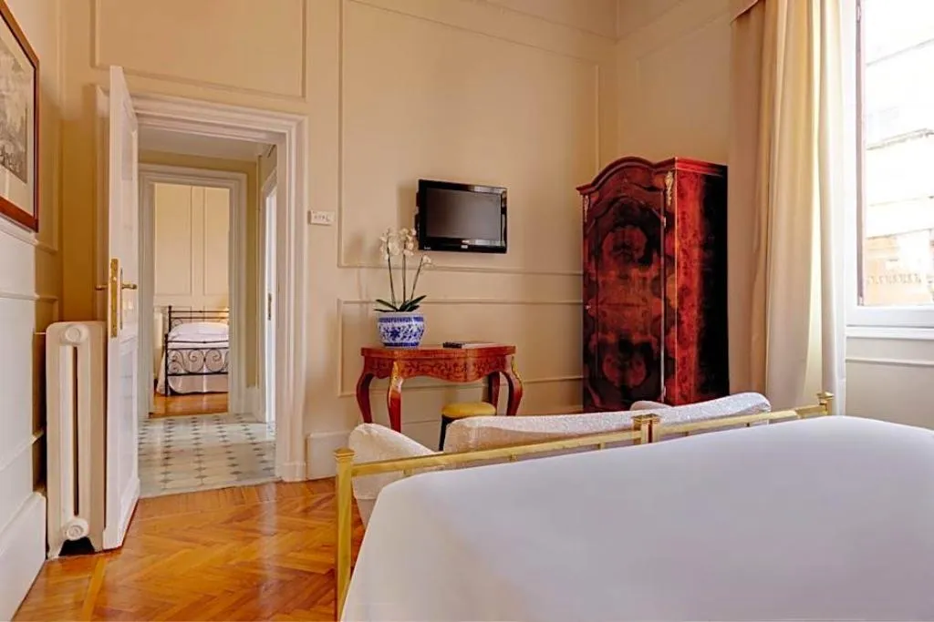 FAMILY ROOM STANDARD Room, Grand Hotel Plaza, Rome