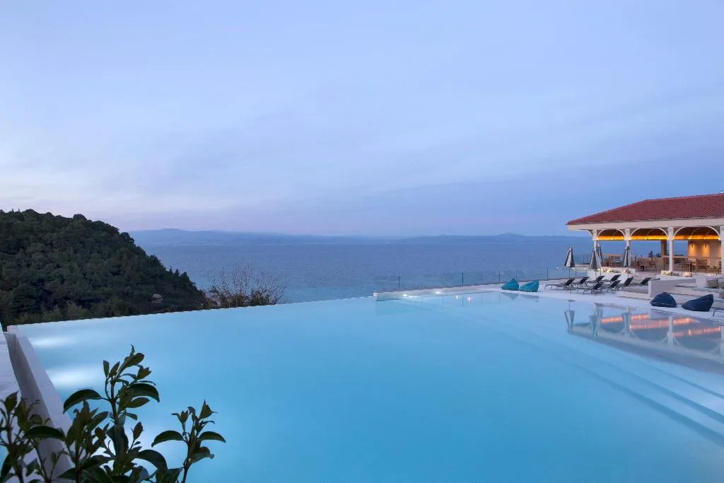 Pool, MERAVIA Leonardo Limited Edition, Halkidiki