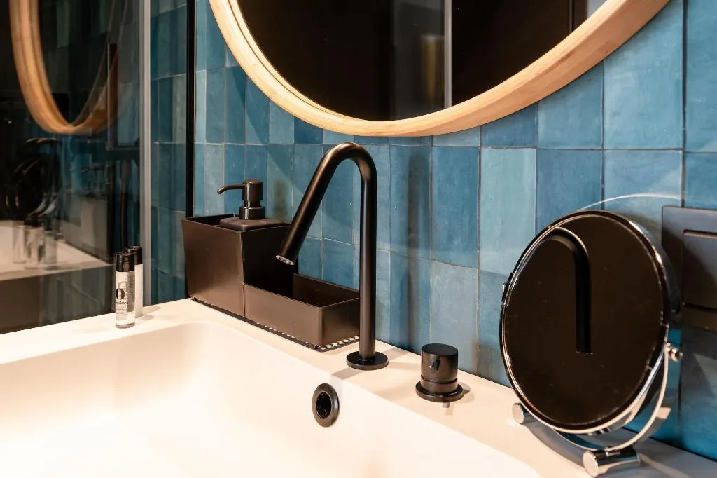 Room, Welldone Quality-Crystal Pool, Seville