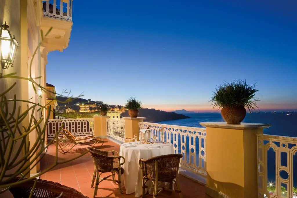 SUITE TWO BEDROOMS Room, Grand Hotel Excelsior Vittoria Spa, Naples
