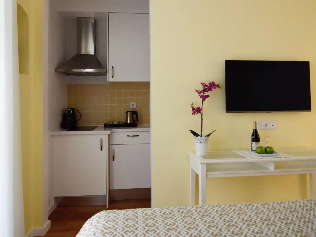 Room, Chiado Dream Apartments, Lisbon