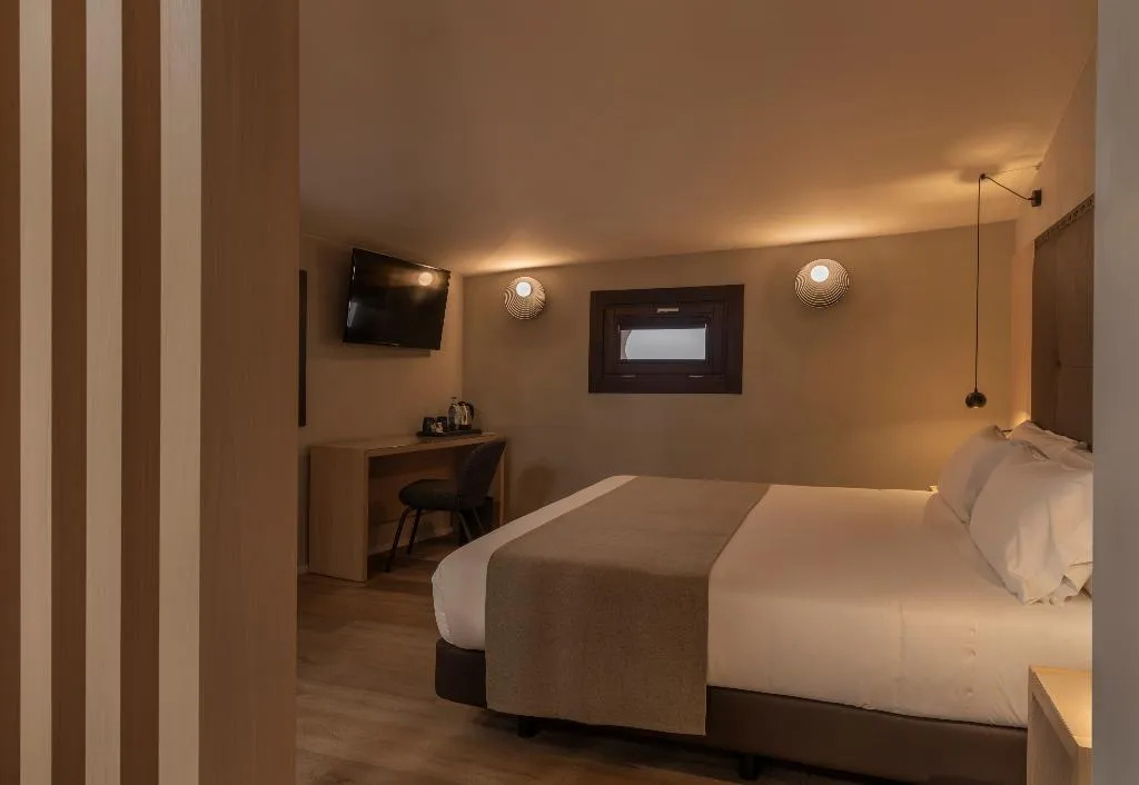 Double or Twin PREMIUM Room, Gran Hotel Barcino 4*S, Barcelona