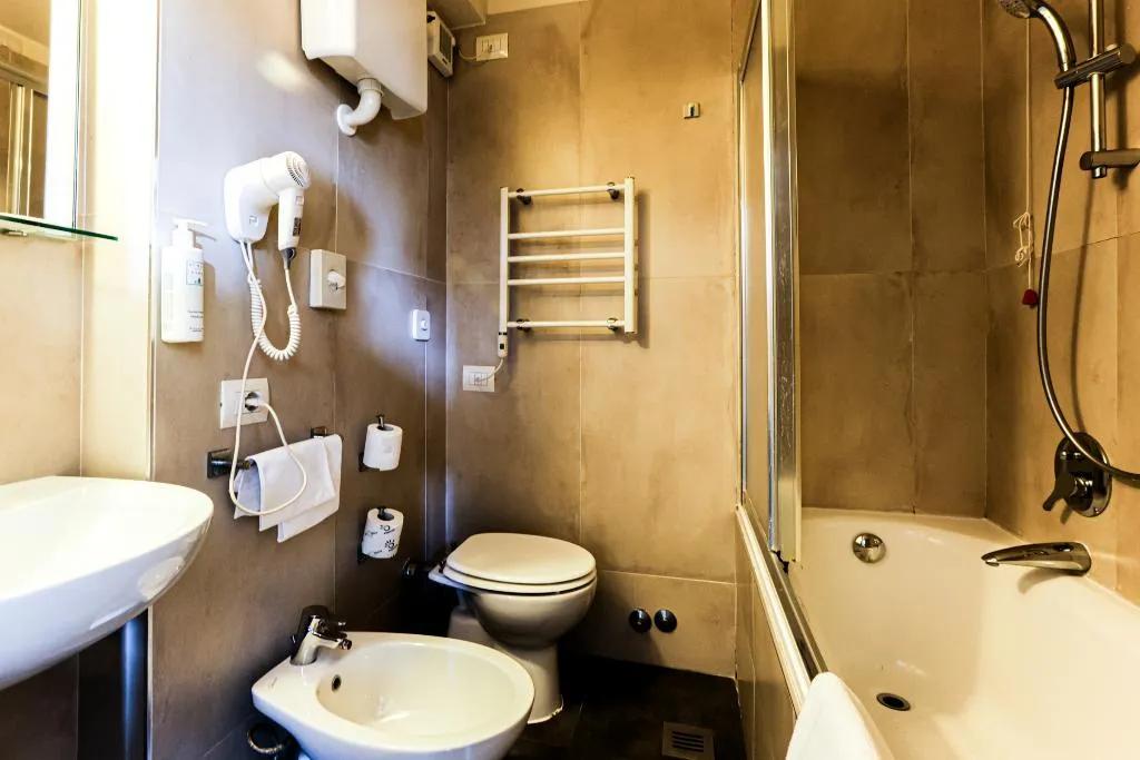 DOUBLE SUPERIOR Room, Albergo Firenze, Florence