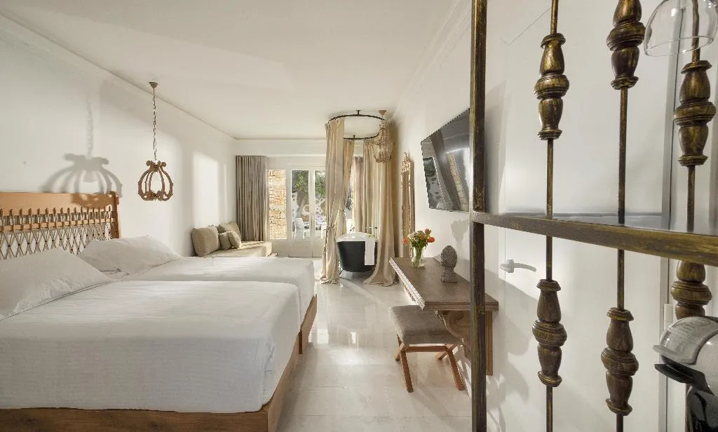 SUITE THREE BEDROOMS WITH PRIVATE POOL Room, Saint John Hotel Villas & Spa, Mykonos