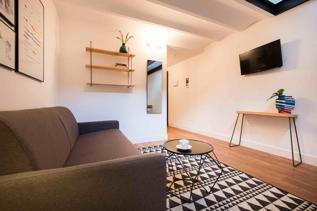 Room, Magatzem 128, Barcelona
