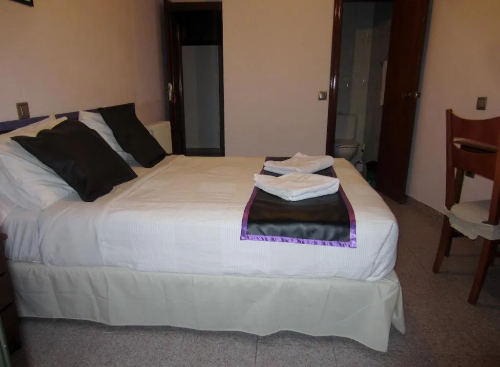 Room, CH Chelo, Madrid