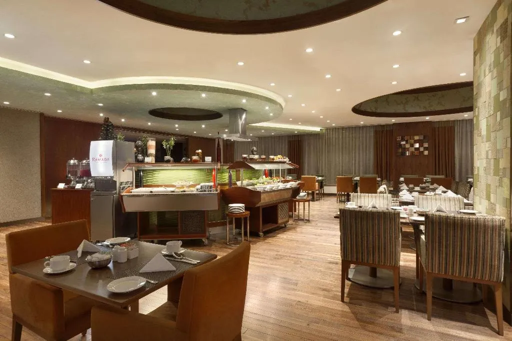 Restaurant, Montreal Barsha Hotel, Dubai