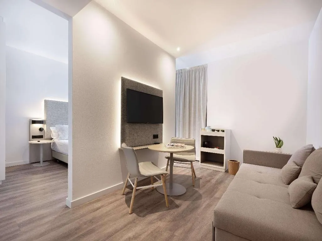 JUNIOR SUITE STANDARD Room, Innside Barcelona Aeropuerto, Barcelona
