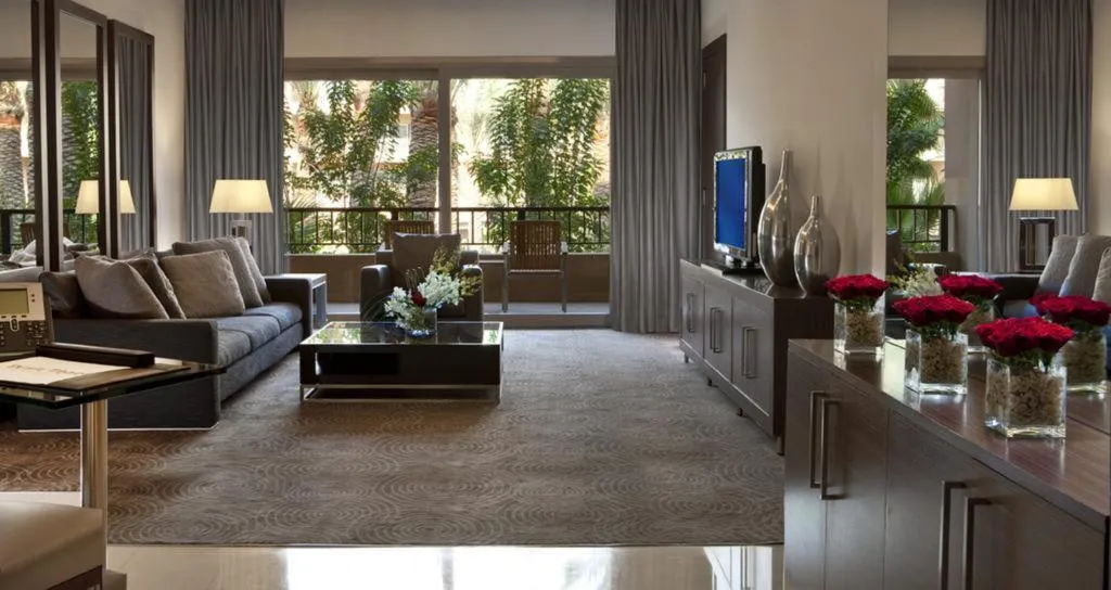 SUITE CLUB Room, Dusit Thani LakeView Cairo, Cairo