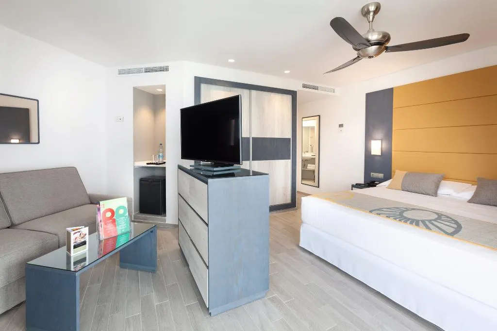 JUNIOR SUITE LAGOON VIEW Room, Hotel Riu Vistamar - All Inclusive, Gran Canaria