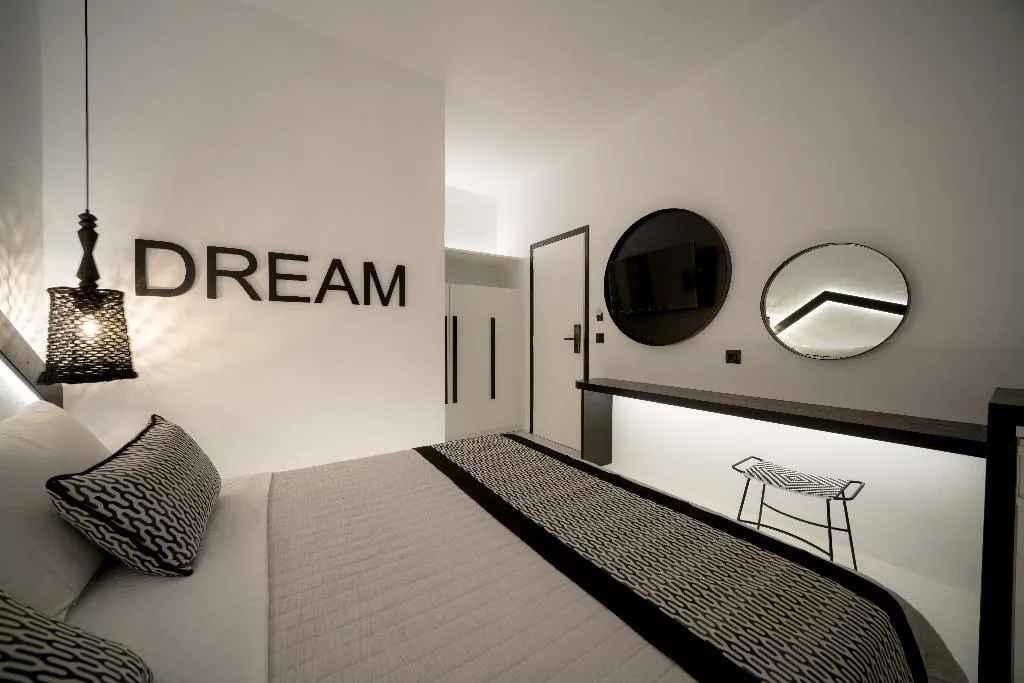 Double or Twin STANDARD Room, Divelia, Santorini
