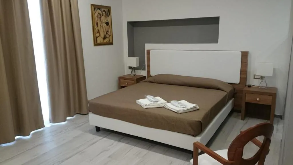 Room, Grand Hotel Del Lago, Palermo
