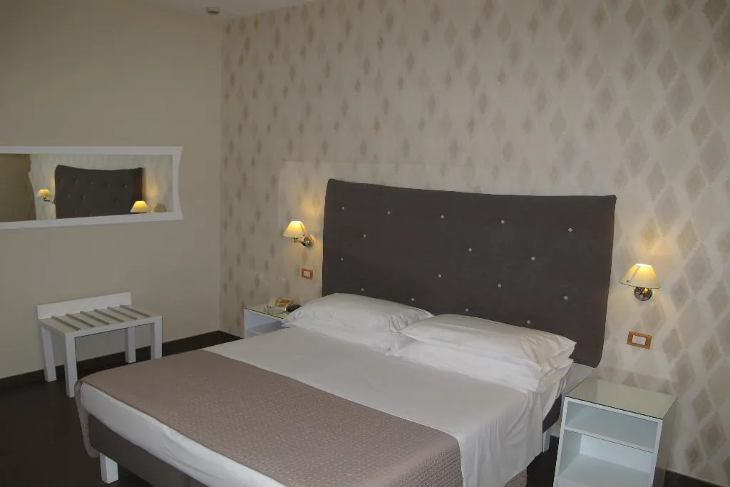 TWIN STANDARD Room, Club Sorrento, Naples