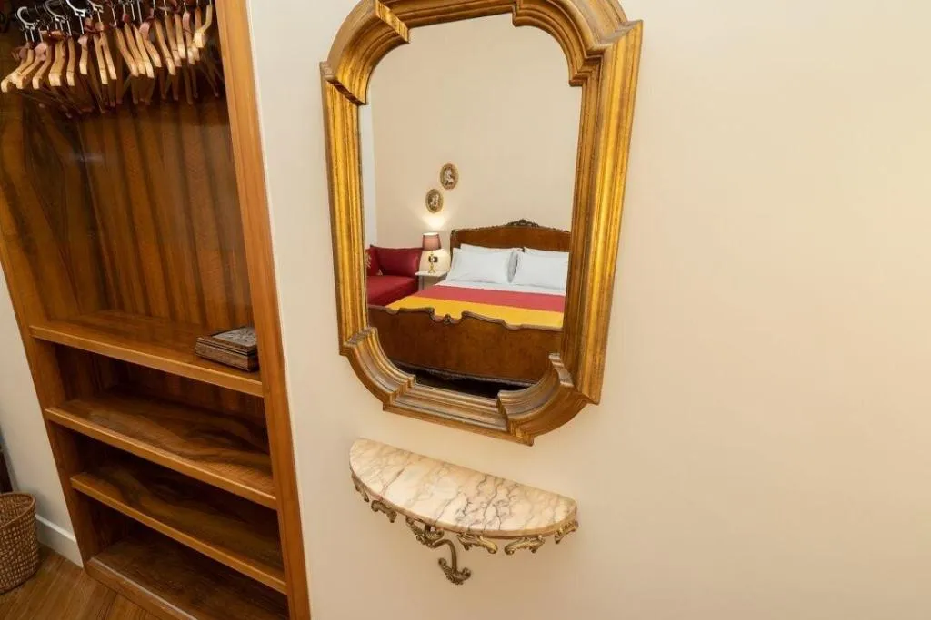 Room, Moon Luxury Rooms & Apartments, Naples