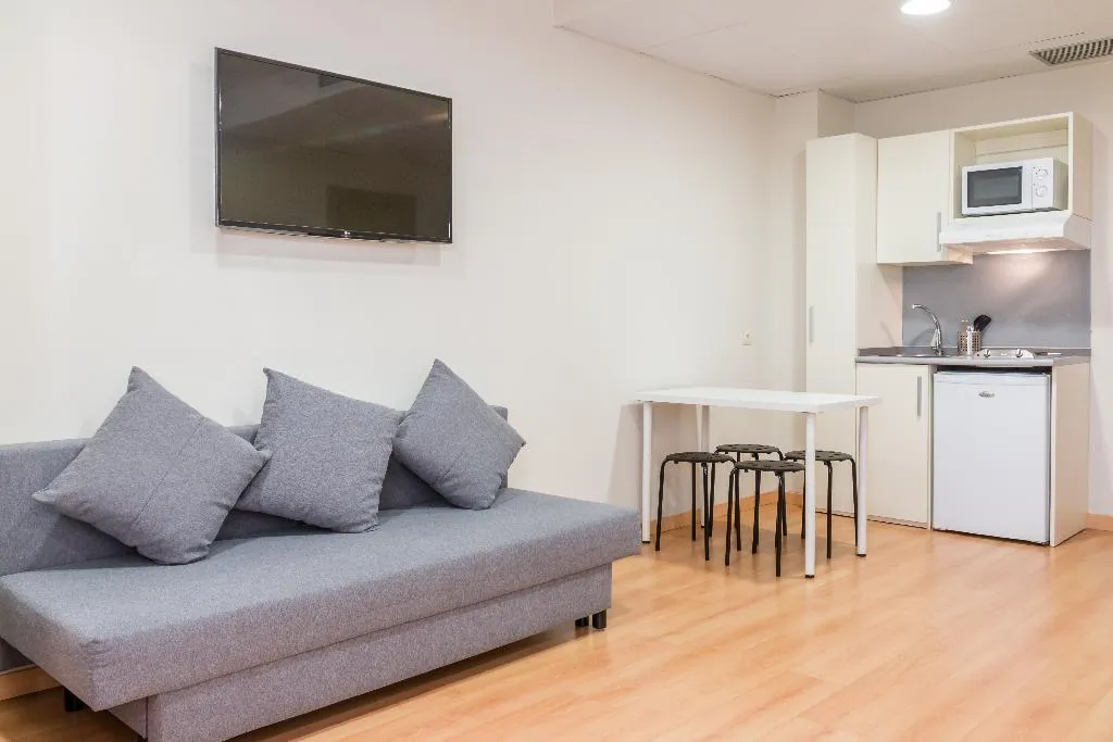 DOUBLE SUPERIOR Room, Vertice Roomspace Madrid, Madrid