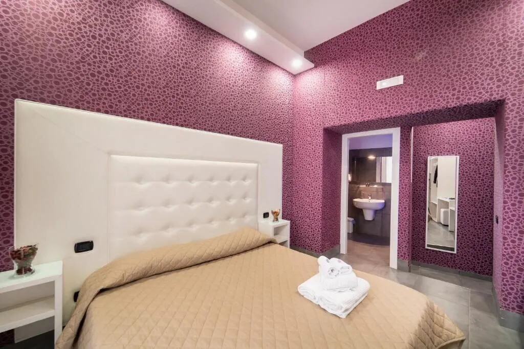 Room, Royal Art House H Duomo (Albergo diffuso), Naples