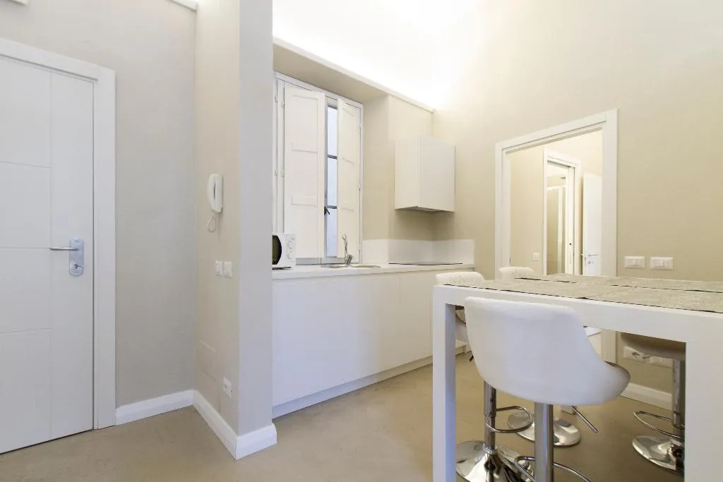 APARTMENT CAPACITY 4 TWO BEDROOMS Room, Palazzo dei Ciompi, Florence