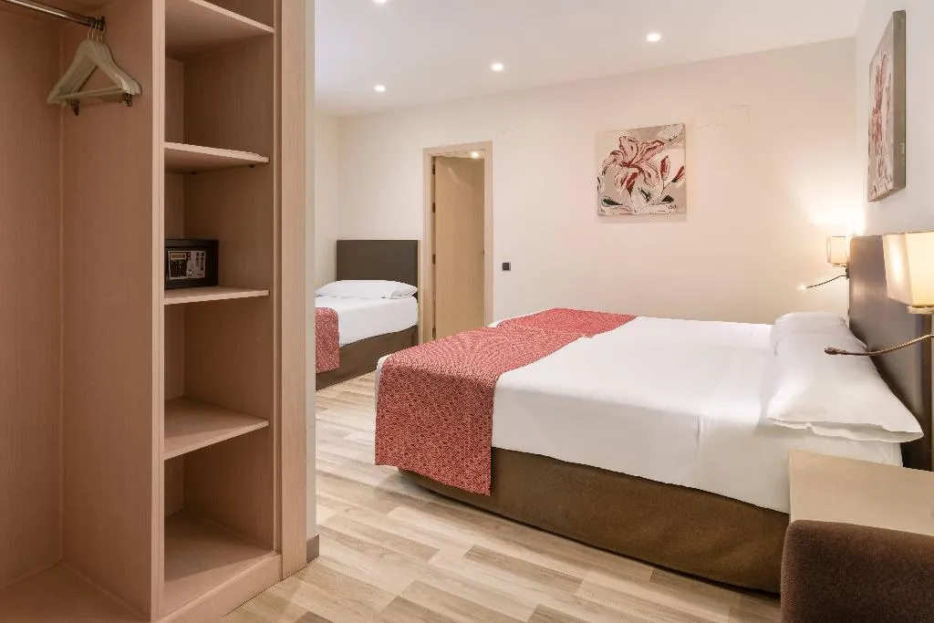 TRIPLE STANDARD Room, Catalonia Hispalis, Seville