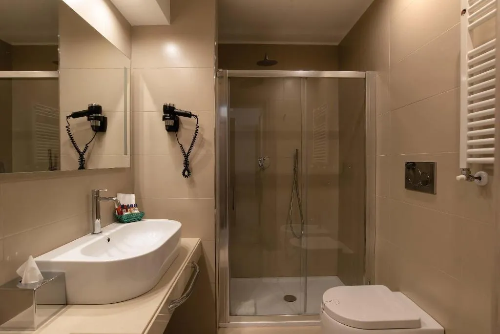 Double or Twin DELUXE Room, Genova, Rome