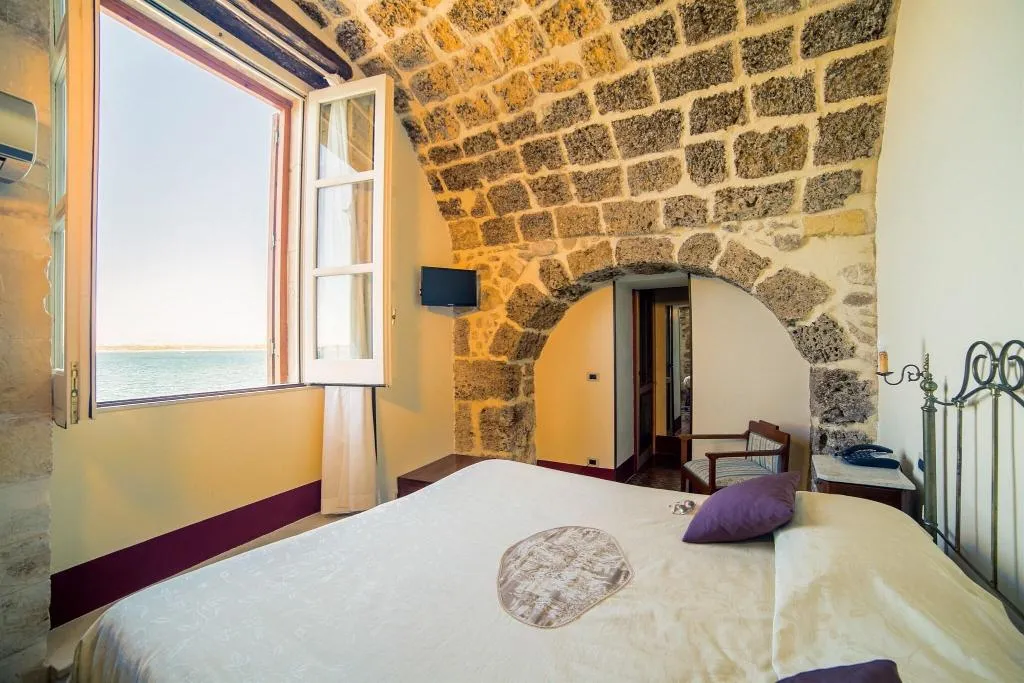 DOUBLE SEA VIEW Room, Charme Henry S House, Catania