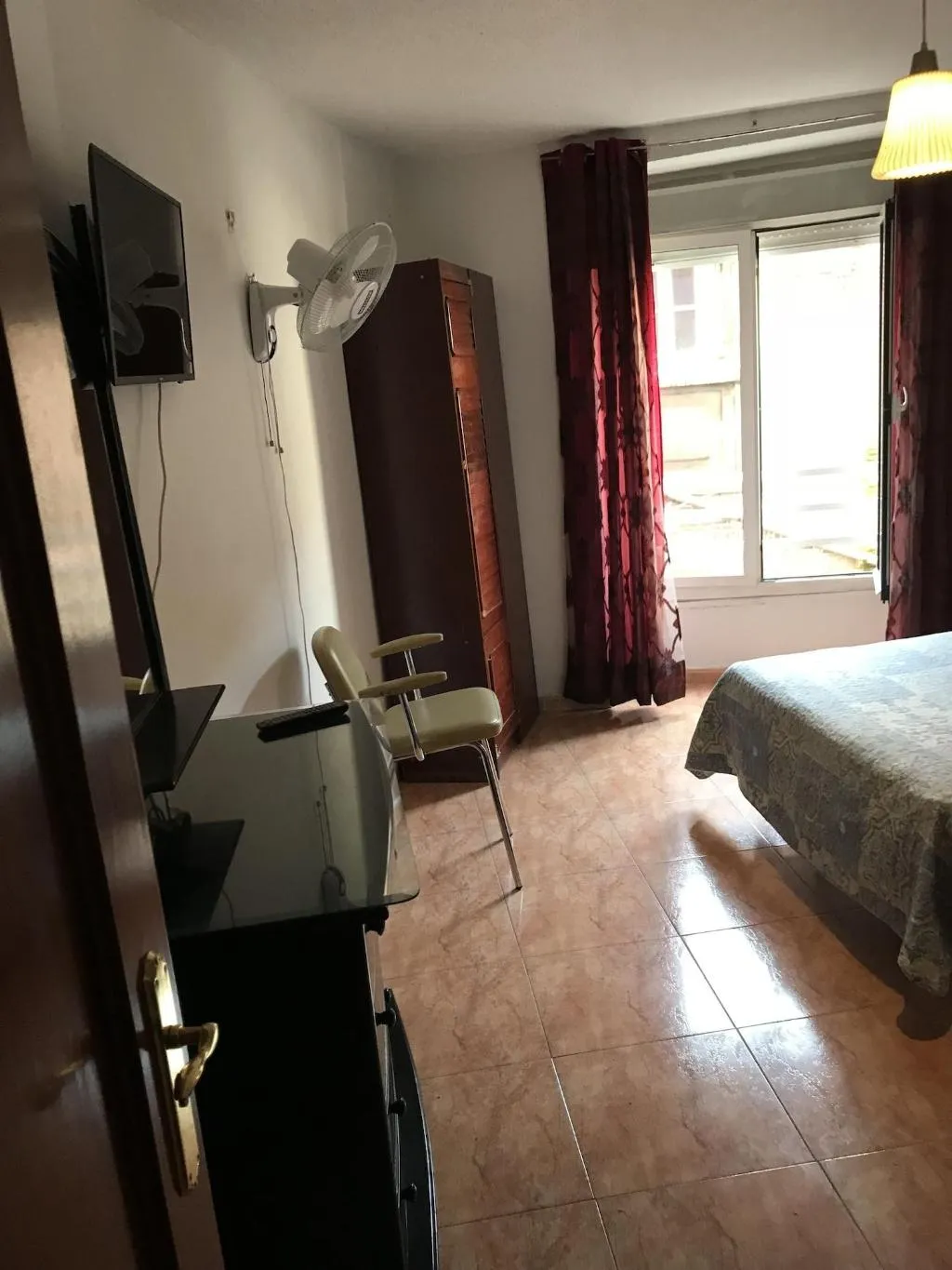 Room, Hostal Becerrea, Madrid