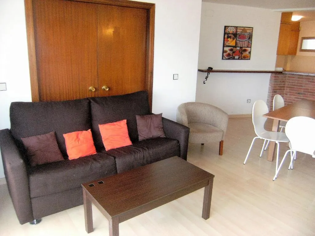 APARTMENT CAPACITY 6 TWO BEDROOMS Room, Medes Park, Costa Brava