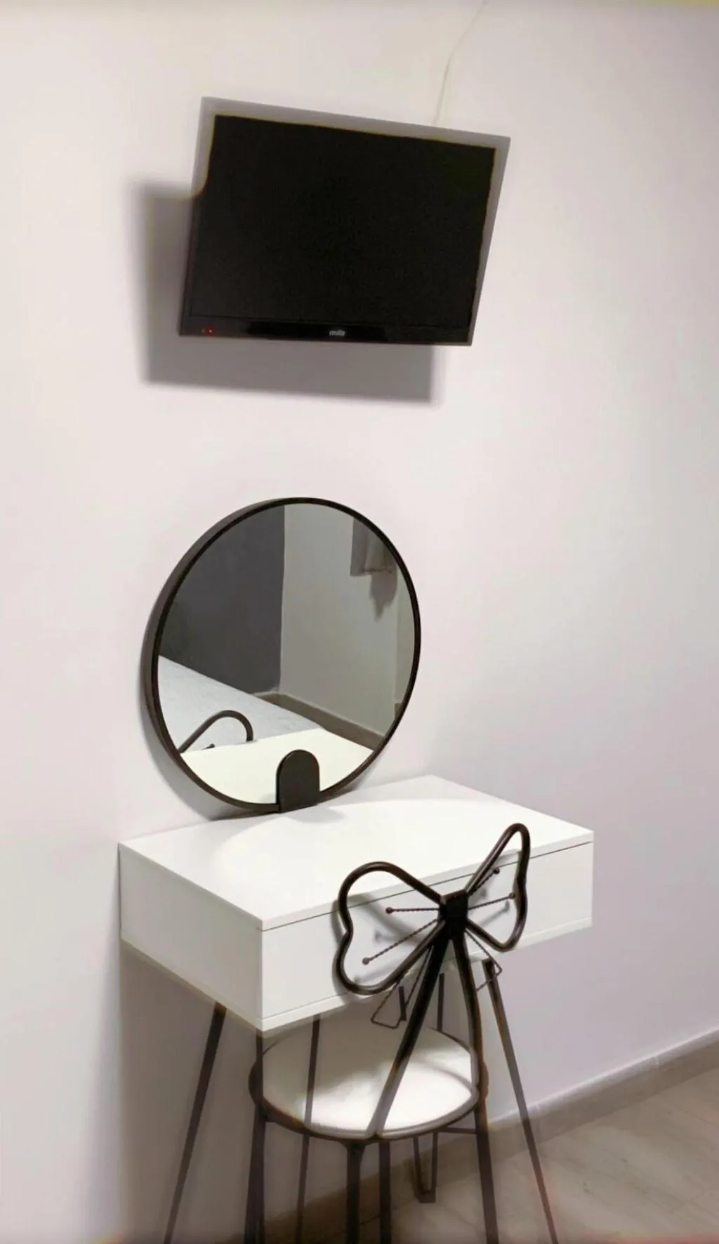 Room, Babyface, Naples