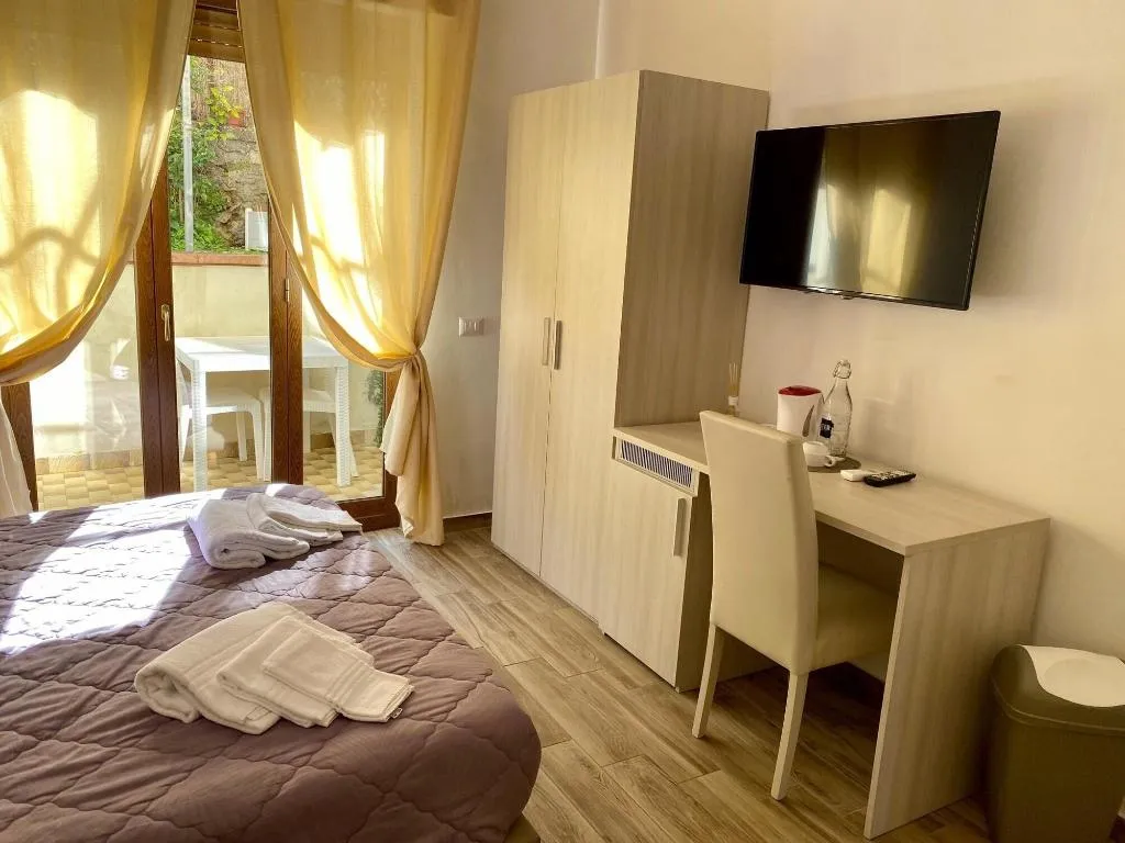 Room, Beb Caruso, Naples