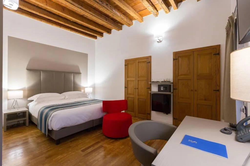 Room, La Corte Antica Hotel Milano, Milan
