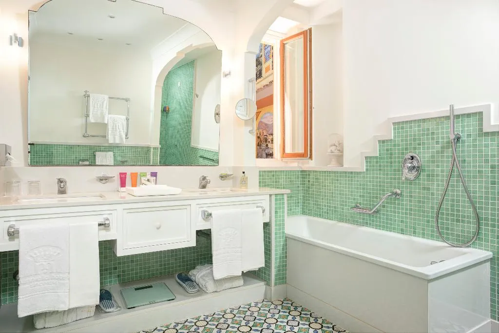 JUNIOR SUITE DELUXE SEA VIEW WITH BALCONY Room, Grand Hotel Ambasciatori, Naples