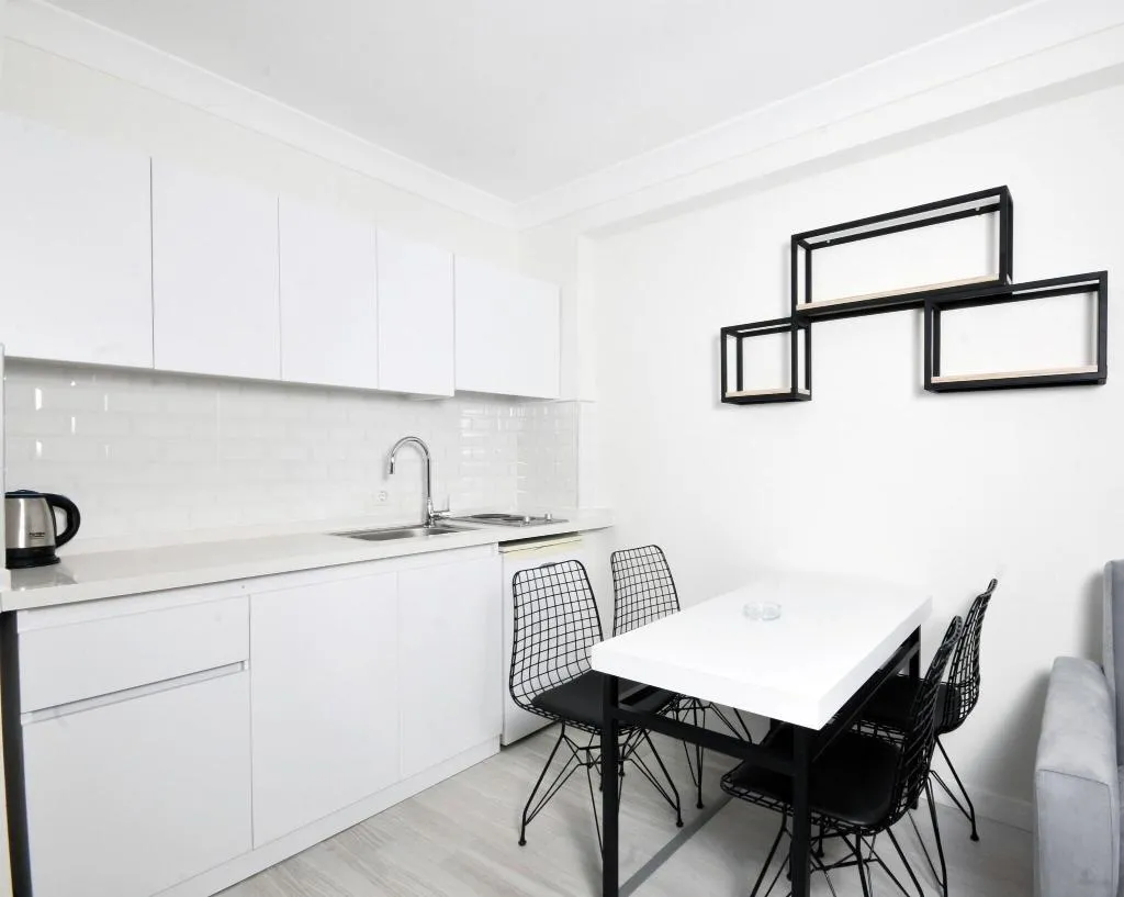 Room, Sema, Dalaman