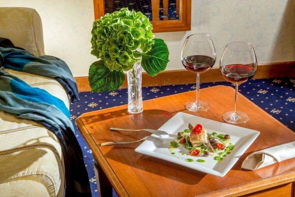 Room, UNA HOTELS Empire Roma, Rome