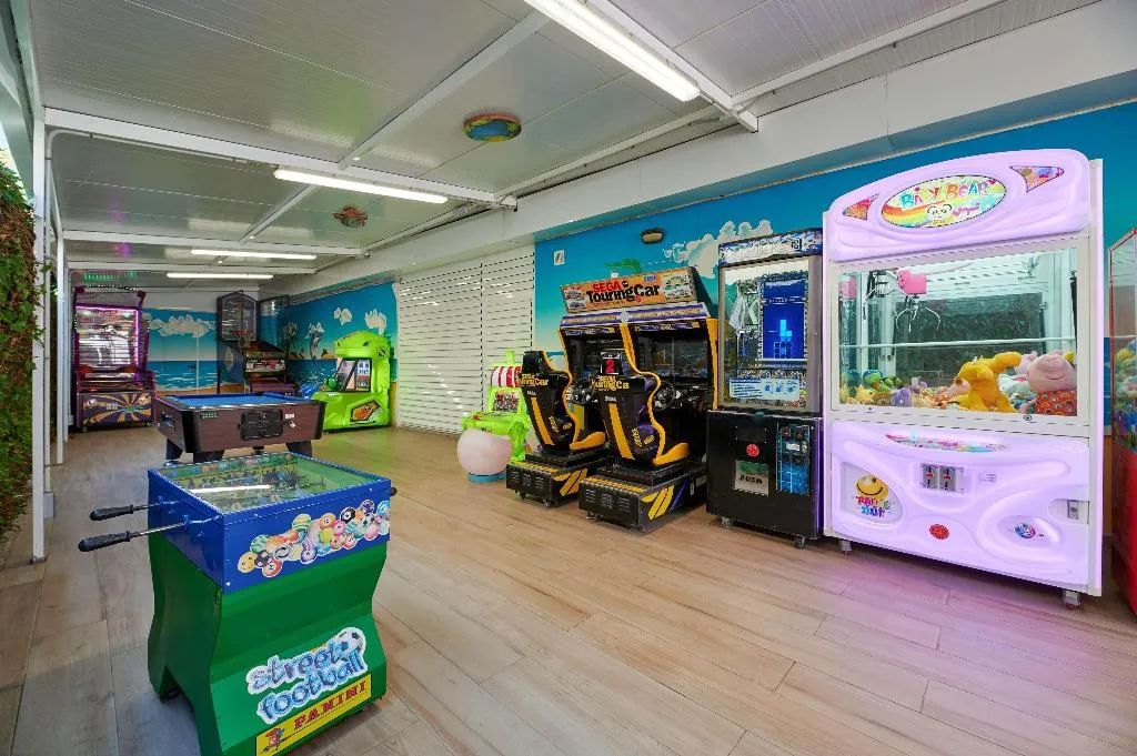 Sports and Entertainment, Alua Boccaccio, Majorca