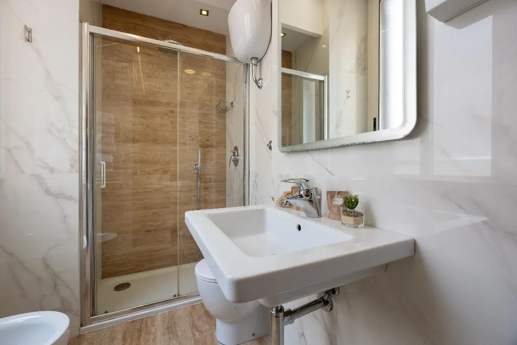 QUADRUPLE STANDARD Room, Palladium Palace, Rome