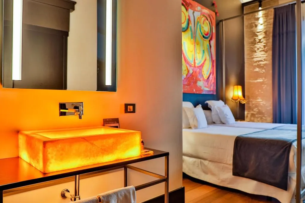DOUBLE DELUXE QUEEN BED Room, Hotel Lobby Room, Seville