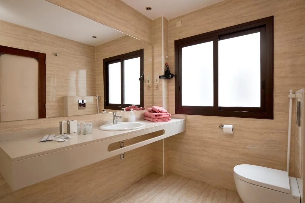 DOUBLE QUEEN SIZE BED Room, Continental Barcelona Hotel, Barcelona