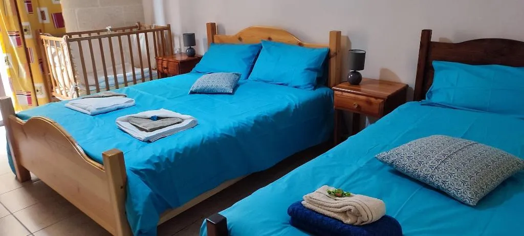 Room, Grotto's Paradise B&B, Gozo