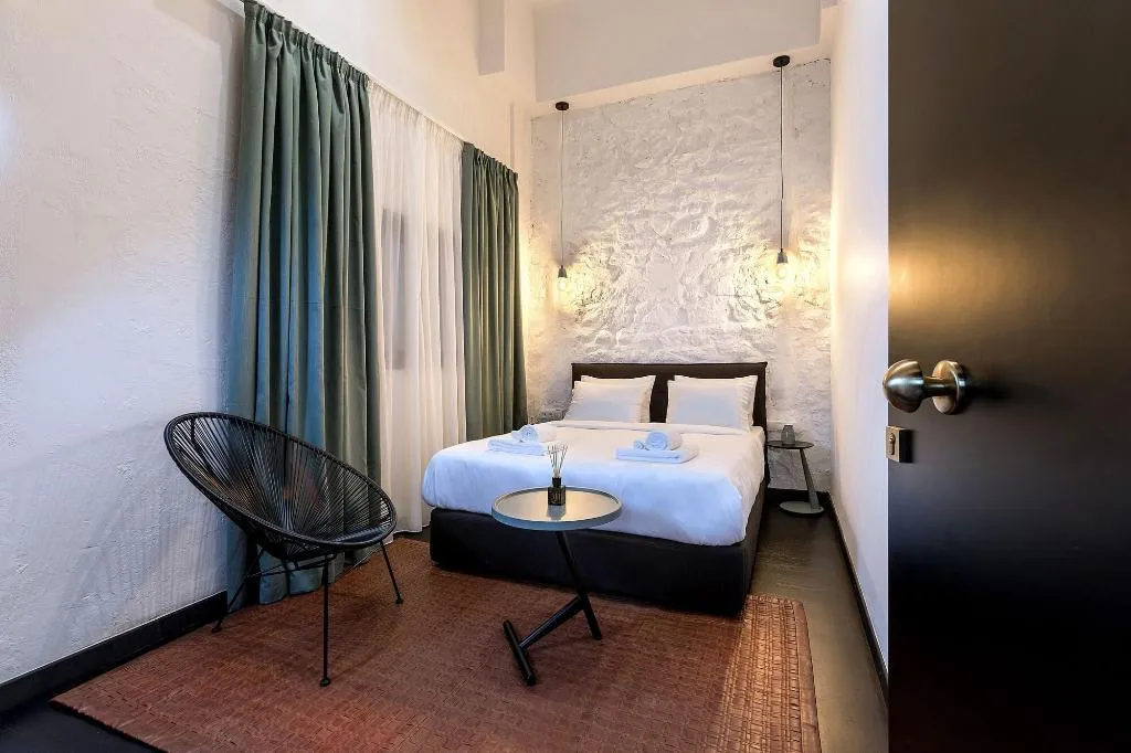 Room, Nin&Bau Sarri 2, Athens