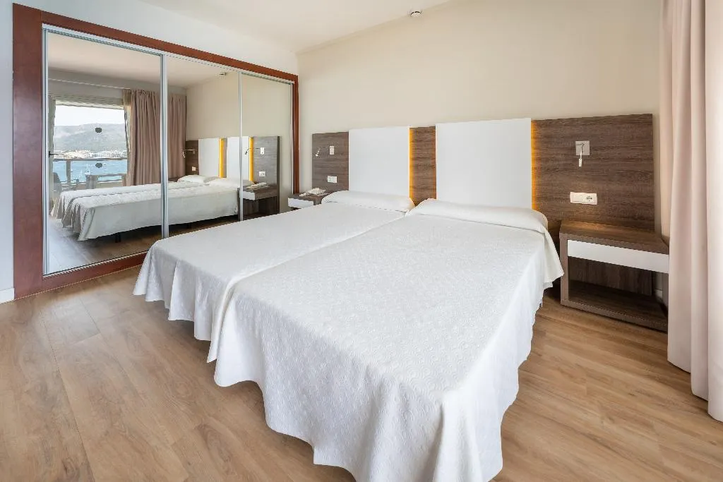 DOUBLE SINGLE USE SUPERIOR Room, Seramar Comodoro Playa, Majorca