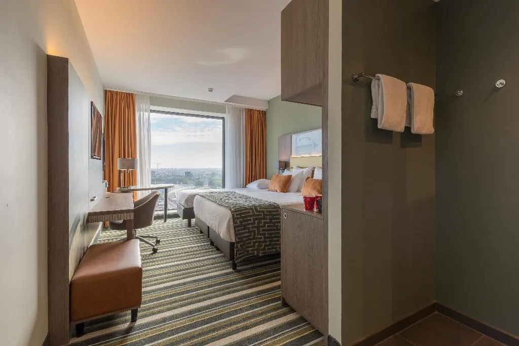TRIPLE DELUXE Room, Leonardo Royal Hotel Amsterdam, Amsterdam