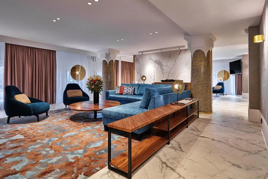SUITE KING SIZE BED Room, Clayton Hotel Amsterdam American, Amsterdam