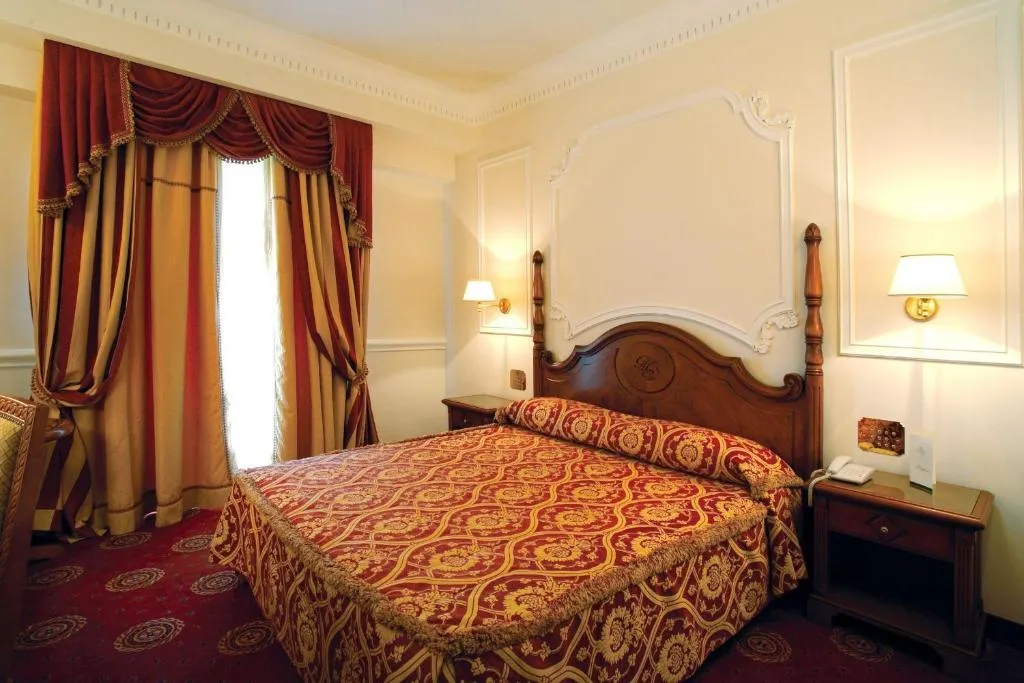 Double or Twin STANDARD Room, Grand Hotel Vanvitelli, Naples