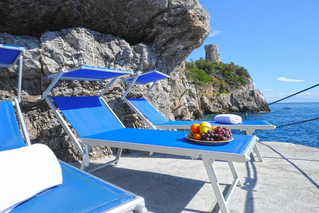 Pool, Torre Saracena, Naples